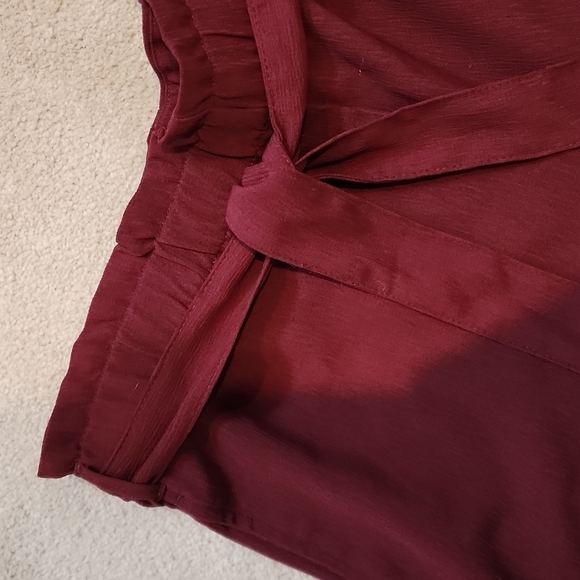 Burgundy paper bag shorts from Loft, with cute tie belt and pockets size M - Picture 2 of 5